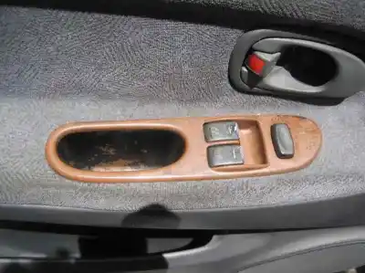 Veículo de Sucata kia carnival td ls do ano 2000 alimentado j3