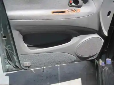 Veículo de Sucata kia carnival td ls do ano 2000 alimentado j3