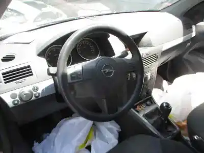 Здавання транспортного засобу opel astra h berlina cosmo року 2005 потужний z17dth