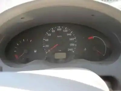 Veicolo di demolizione nissan micra (k11) alpine (1996) dell'anno 2002 alimentato cg10