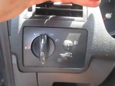 Здавання транспортного засобу ford focus c-max (cap) ambiente (d) року 2005 потужний g8da