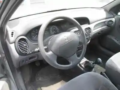 Scrapping Vehicle renault megane i fase 2 grandtour (ka..) 1.6 16v authentique of the year 2001 powered k4m a7