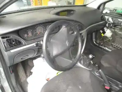 Véhicule à la ferraille citroen c5 berlina attraction de l'année 2005 alimenté 9hz