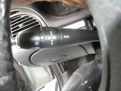 Véhicule à la ferraille citroen c5 berlina attraction de l'année 2005 alimenté 9hz