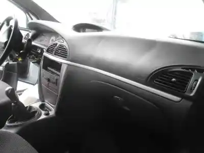 Véhicule à la ferraille citroen c5 berlina attraction de l'année 2005 alimenté 9hz