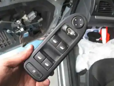 Véhicule à la ferraille citroen c5 berlina attraction de l'année 2005 alimenté 9hz