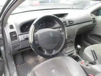 Verschrottungsfahrzeug renault laguna ii grandtour (kg0) expression des jahres 2003 angetrieben f9q c7