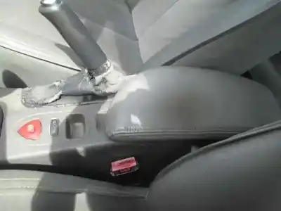 Verschrottungsfahrzeug renault laguna ii grandtour (kg0) expression des jahres 2003 angetrieben f9q c7