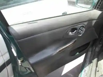 Sloopvoertuig ford mondeo berlina (gd) ambiente van het jaar 1999 aangedreven seb