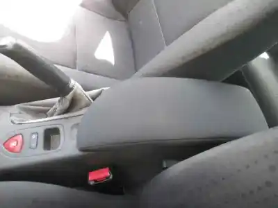 Scrapping Vehicle renault laguna ii (bg0/1_) 1.6 16v (bg0a bg0l) of the year 2004 powered k4m d7