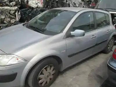 Véhicule à la ferraille renault megane ii classic berlina confort authentique de l'année 2003 alimenté k4j d7