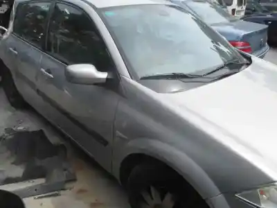 Véhicule à la ferraille renault megane ii classic berlina confort authentique de l'année 2003 alimenté k4j d7