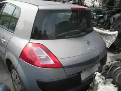 Véhicule à la ferraille renault megane ii classic berlina confort authentique de l'année 2003 alimenté k4j d7