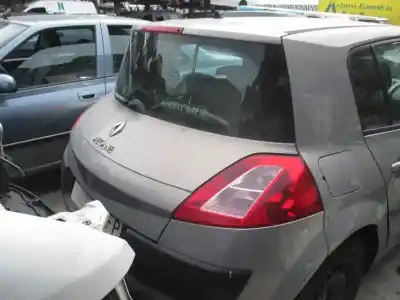 Véhicule à la ferraille renault megane ii classic berlina confort authentique de l'année 2003 alimenté k4j d7