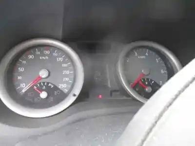 Véhicule à la ferraille renault megane ii classic berlina confort authentique de l'année 2003 alimenté k4j d7