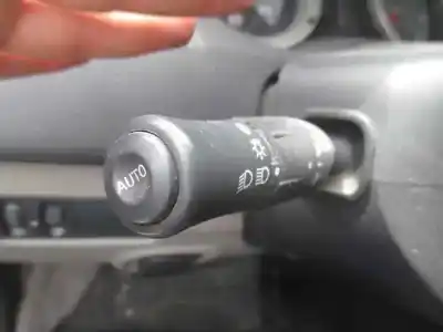 Véhicule à la ferraille renault megane ii classic berlina confort authentique de l'année 2003 alimenté k4j d7