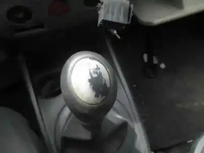 Véhicule à la ferraille renault megane ii classic berlina confort authentique de l'année 2003 alimenté k4j d7