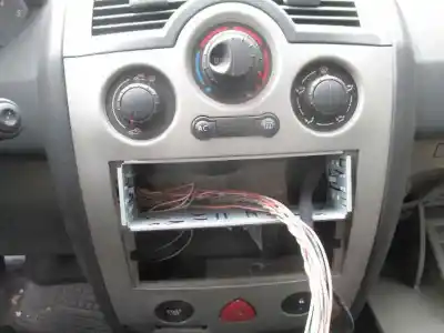 Véhicule à la ferraille renault megane ii classic berlina confort authentique de l'année 2003 alimenté k4j d7
