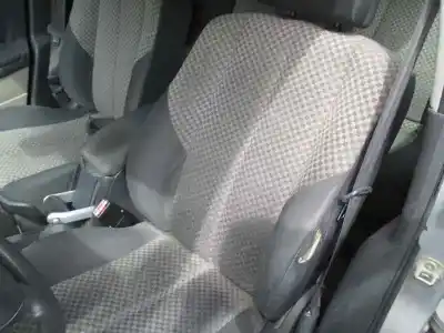 Véhicule à la ferraille renault megane ii classic berlina confort authentique de l'année 2003 alimenté k4j d7