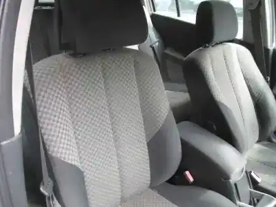 Véhicule à la ferraille renault megane ii classic berlina confort authentique de l'année 2003 alimenté k4j d7