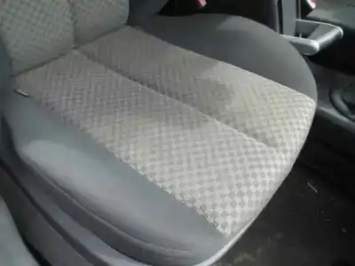 Véhicule à la ferraille renault megane ii classic berlina confort authentique de l'année 2003 alimenté k4j d7