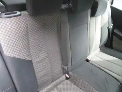 Véhicule à la ferraille renault megane ii classic berlina confort authentique de l'année 2003 alimenté k4j d7