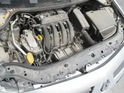 Véhicule à la ferraille renault megane ii classic berlina confort authentique de l'année 2003 alimenté k4j d7