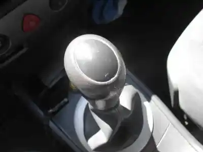 Veículo de Sucata renault megane ii berlina 3p confort authentique do ano 2004 alimentado k4m t7