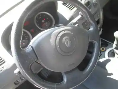 Veículo de Sucata renault megane ii berlina 3p confort authentique do ano 2004 alimentado k4m t7