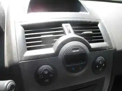 Veículo de Sucata renault megane ii berlina 3p confort authentique do ano 2004 alimentado k4m t7