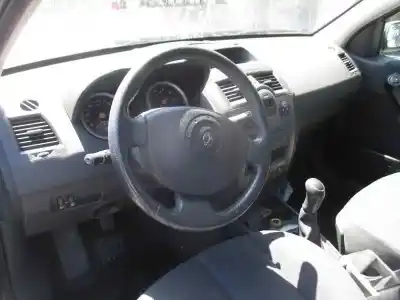 Veículo de Sucata renault megane ii berlina 3p confort authentique do ano 2004 alimentado k4m t7