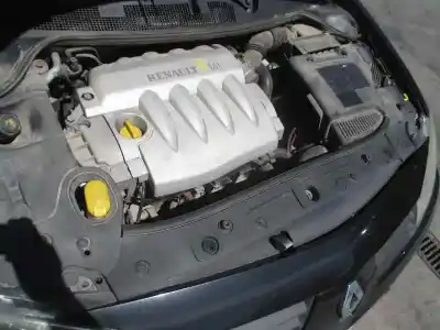Veículo de Sucata renault megane ii berlina 3p confort authentique do ano 2004 alimentado k4m t7