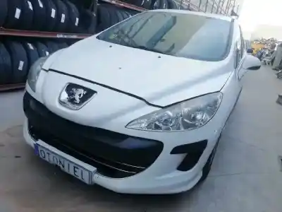 Véhicule à la ferraille PEUGEOT 308 SW Confort de l'année 2008 alimenté 9H01