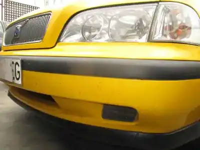 Sloopvoertuig volvo v40 familiar 1.9 diesel van het jaar 2000 aangedreven d4192t2