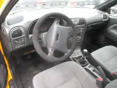 Sloopvoertuig volvo v40 familiar 1.9 diesel van het jaar 2000 aangedreven d4192t2