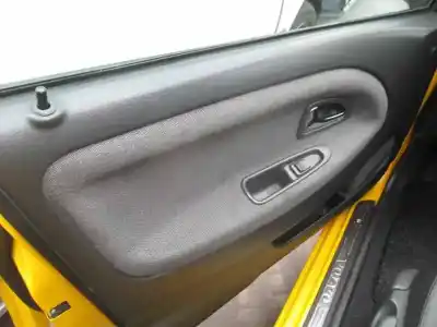 Sloopvoertuig volvo v40 familiar 1.9 diesel van het jaar 2000 aangedreven d4192t2