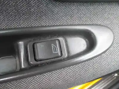 Sloopvoertuig volvo v40 familiar 1.9 diesel van het jaar 2000 aangedreven d4192t2