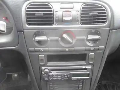 Sloopvoertuig volvo v40 familiar 1.9 diesel van het jaar 2000 aangedreven d4192t2