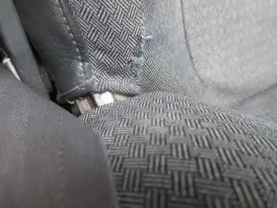 Sloopvoertuig volvo v40 familiar 1.9 diesel van het jaar 2000 aangedreven d4192t2