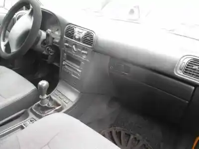 Sloopvoertuig volvo v40 familiar 1.9 diesel van het jaar 2000 aangedreven d4192t2