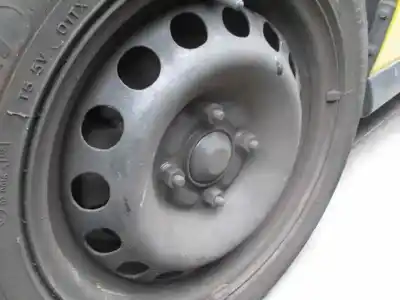 Sloopvoertuig volvo v40 familiar 1.9 diesel van het jaar 2000 aangedreven d4192t2
