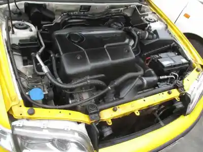 Sloopvoertuig volvo v40 familiar 1.9 diesel van het jaar 2000 aangedreven d4192t2