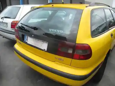 Sloopvoertuig volvo v40 familiar 1.9 diesel van het jaar 2000 aangedreven d4192t2