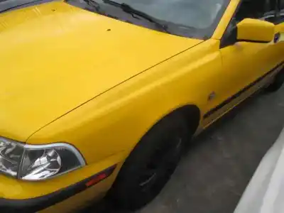 Sloopvoertuig volvo v40 familiar 1.9 diesel van het jaar 2000 aangedreven d4192t2