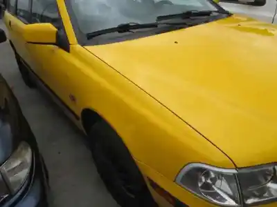Sloopvoertuig volvo v40 familiar 1.9 diesel van het jaar 2000 aangedreven d4192t2