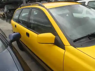 Sloopvoertuig volvo v40 familiar 1.9 diesel van het jaar 2000 aangedreven d4192t2
