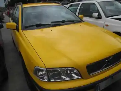 Sloopvoertuig volvo v40 familiar 1.9 diesel van het jaar 2000 aangedreven d4192t2