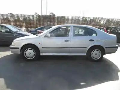 Véhicule à la ferraille skoda octavia berlina (1u2) 1.9 tdi slx de l'année 2000 alimenté agr