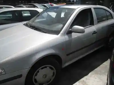 Véhicule à la ferraille skoda octavia berlina (1u2) 1.9 tdi slx de l'année 2000 alimenté agr