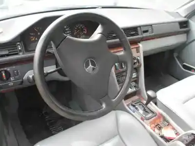 Здавання транспортного засобу mercedes-benz clase e (w124) coupe 300 ce-24 cabrio (124.061) року 1992 потужний 104